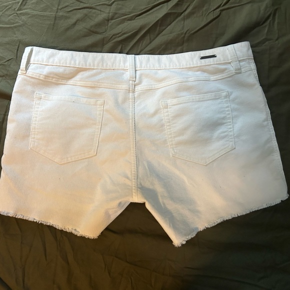 Carve Designs White Jean Shorts - Picture 3 of 3